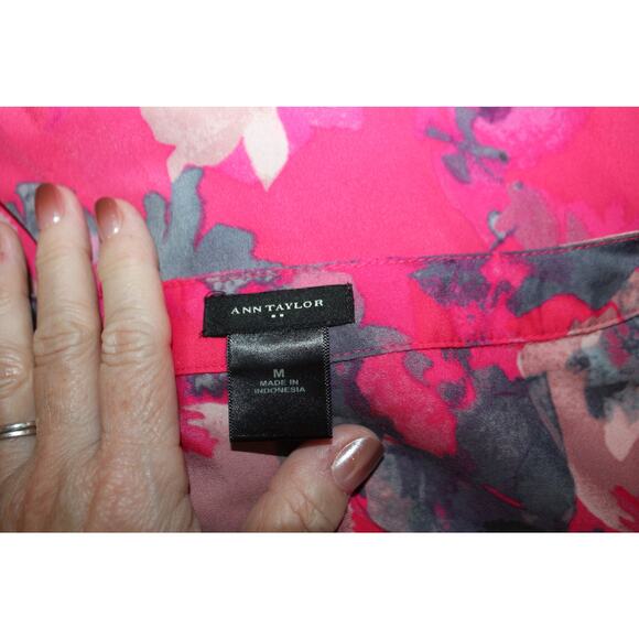 Ann Taylor Pink Floral Henley Blouse sz M - Picture 3 of 3